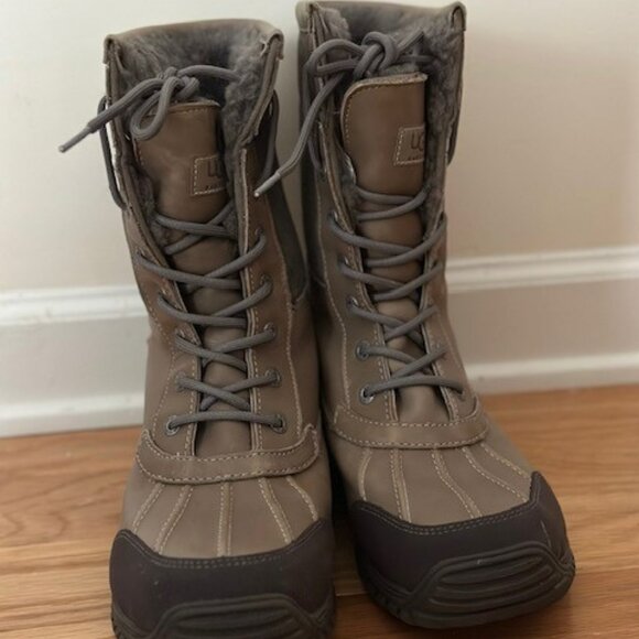 UGG Waterproof Lace Up Boots - Size 10 - Excellent Condition Worn Once - Picture 1 of 9